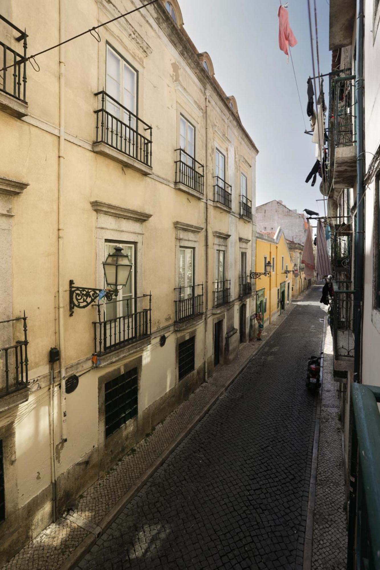 Lovely Apt In Bairro Alto Lisbon Bagian luar foto